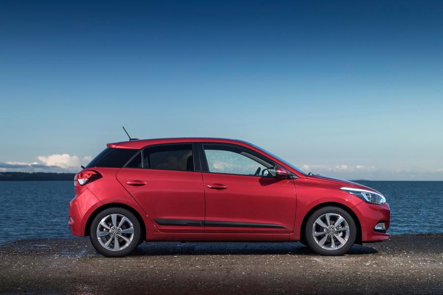  Hyundai i20 2015 года  (UK) (фото 6 из 24)